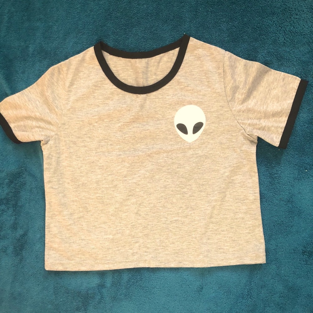 Brand new cropped ‘alien’ shirt